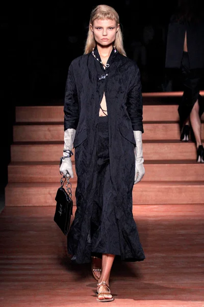 Look 35